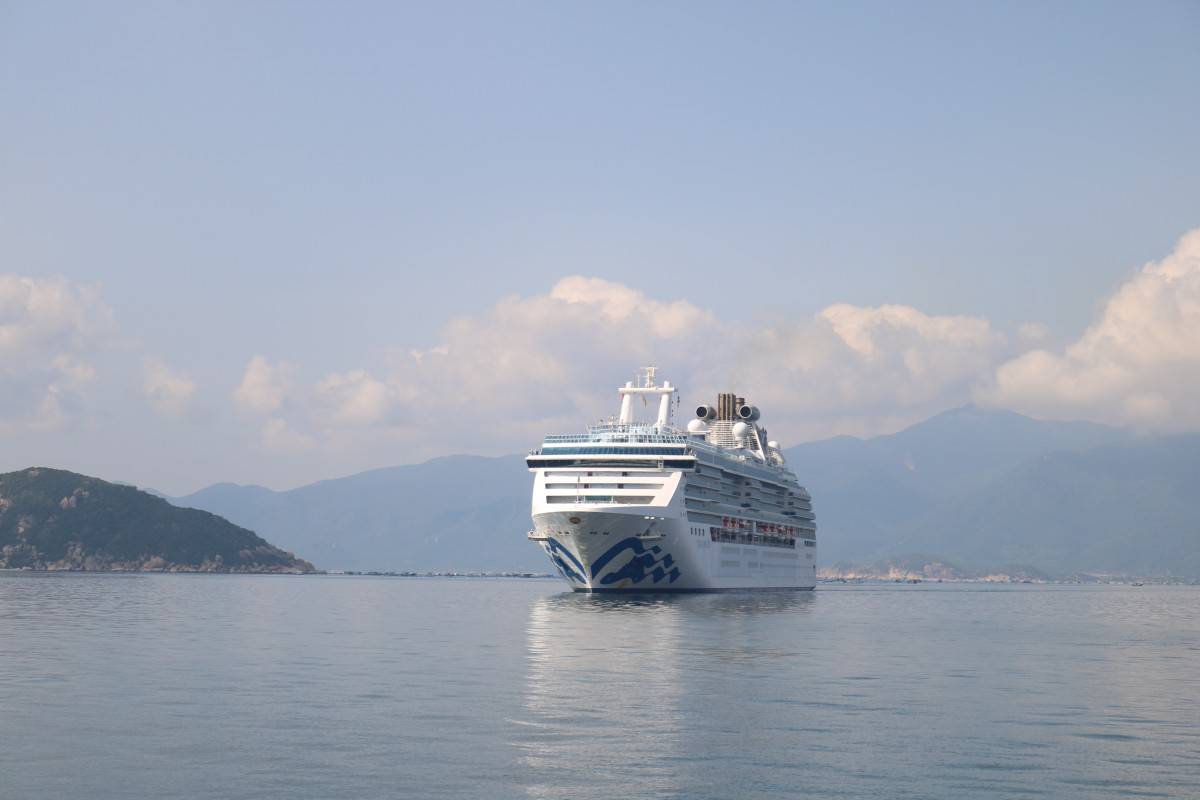 Khánh Hòa chào đón tàu Ms Coral Princess với 1.800 du khách đến từ Mỹ, Úc, Châu Âu