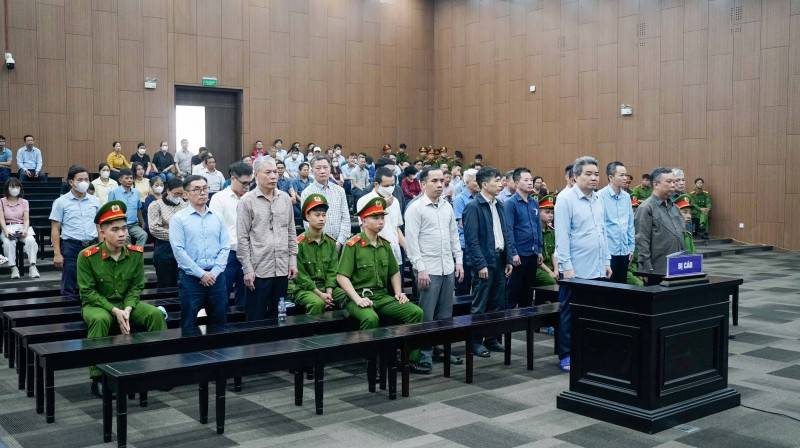 Các bị cáo tại phiên tòa (Ảnh: https://cand.com.vn).