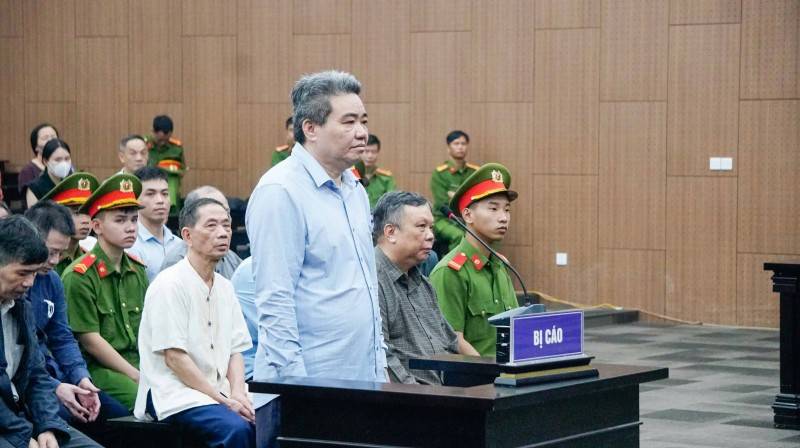 Bị cáo Nguyễn Văn Dân tại phiên xét xử sáng 30/3.