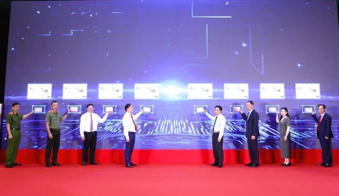 Thanh Hóa: Lễ ra mắt mô hình thí điểm Kiosk thông minh, bước tiến mới hiện đại hóa nền hành chính