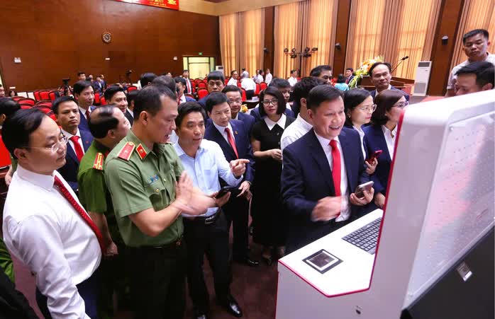 Thanh Hóa: Lễ ra mắt mô hình thí điểm Kiosk thông minh, bước tiến mới hiện đại hóa nền hành chính