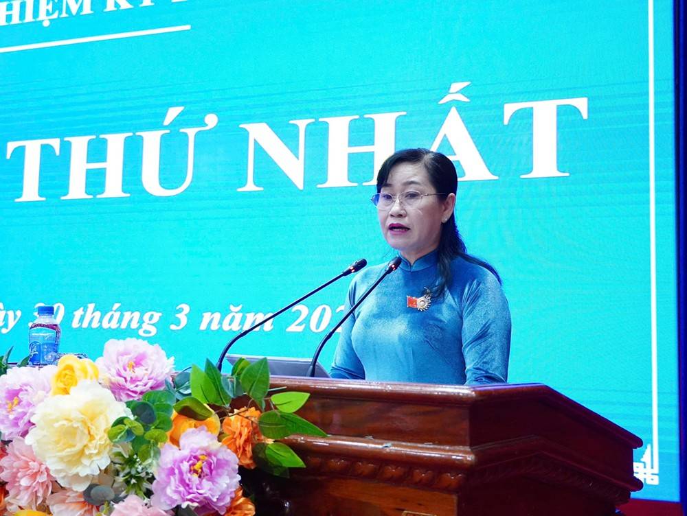 Chủ tịch Hội đồng nhân dân tỉnh Châu Thị Mỹ Phương khóa X phát biểu khai mạc kỳ họp