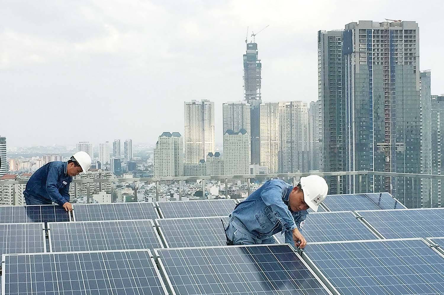 Thủ tướng Chính phủ: Giảm tiền điện, thúc đẩy điện mặt trời mái nhà đến từng hộ gia đình