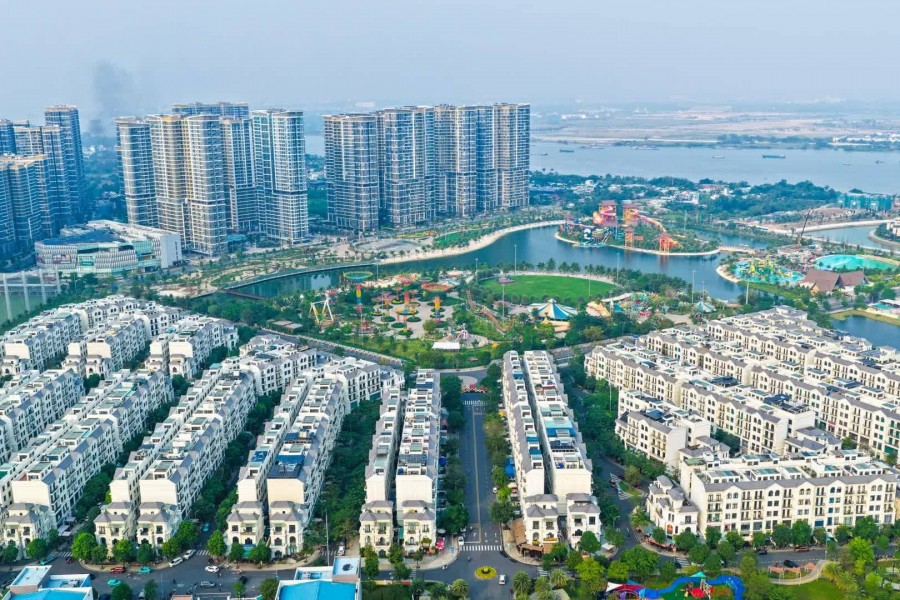 “Ông lớn” ngoài ngành đổ bộ địa ốc: Xu hướng mới hay chiến lược phòng thủ?