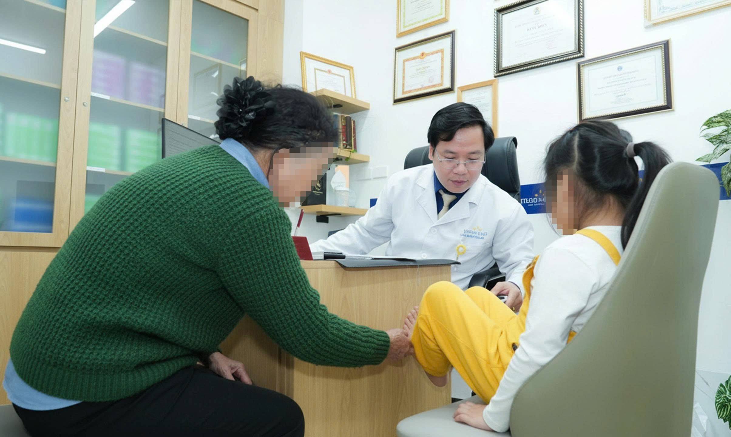 Tay chân miệng tăng nóng: Bác sĩ chỉ nguồn lây từ thứ hay bị bỏ quên