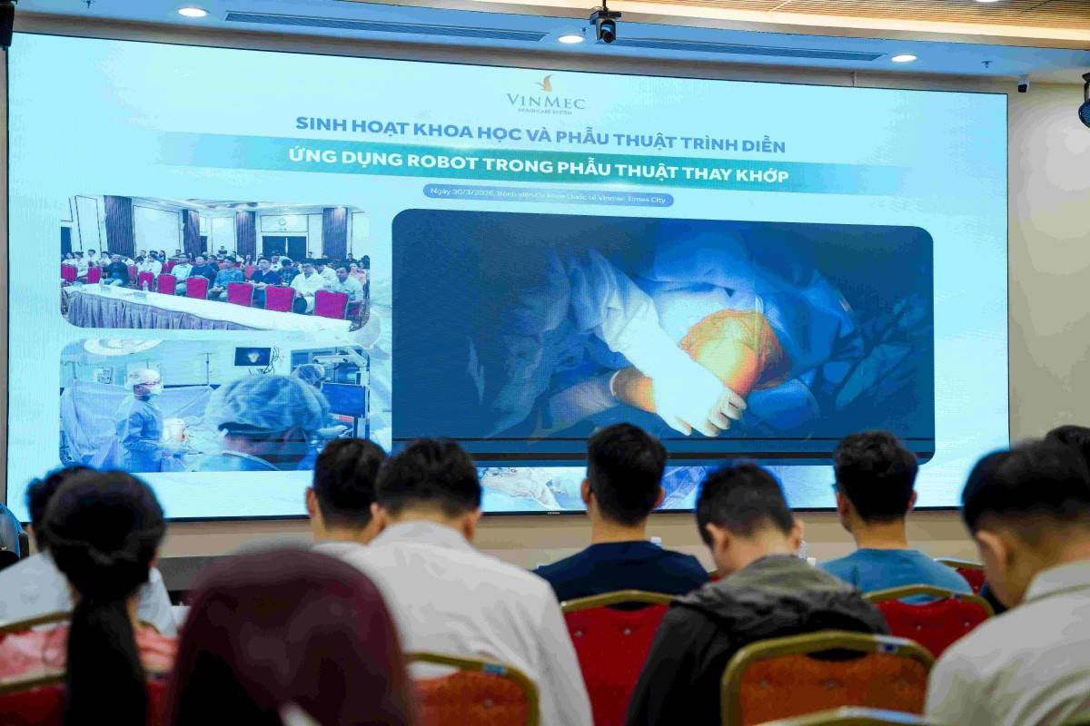  Ca mổ được truyền hình trực tiếp tới hội trường buổi lễ ra mắt.