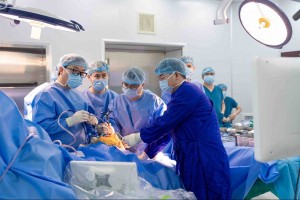 Vinmec ra mắt robot hỗ trợ thay khớp gối, mở rộng cơ hội phẫu thuật với chi phí hợp lý ngay tại Việt Nam