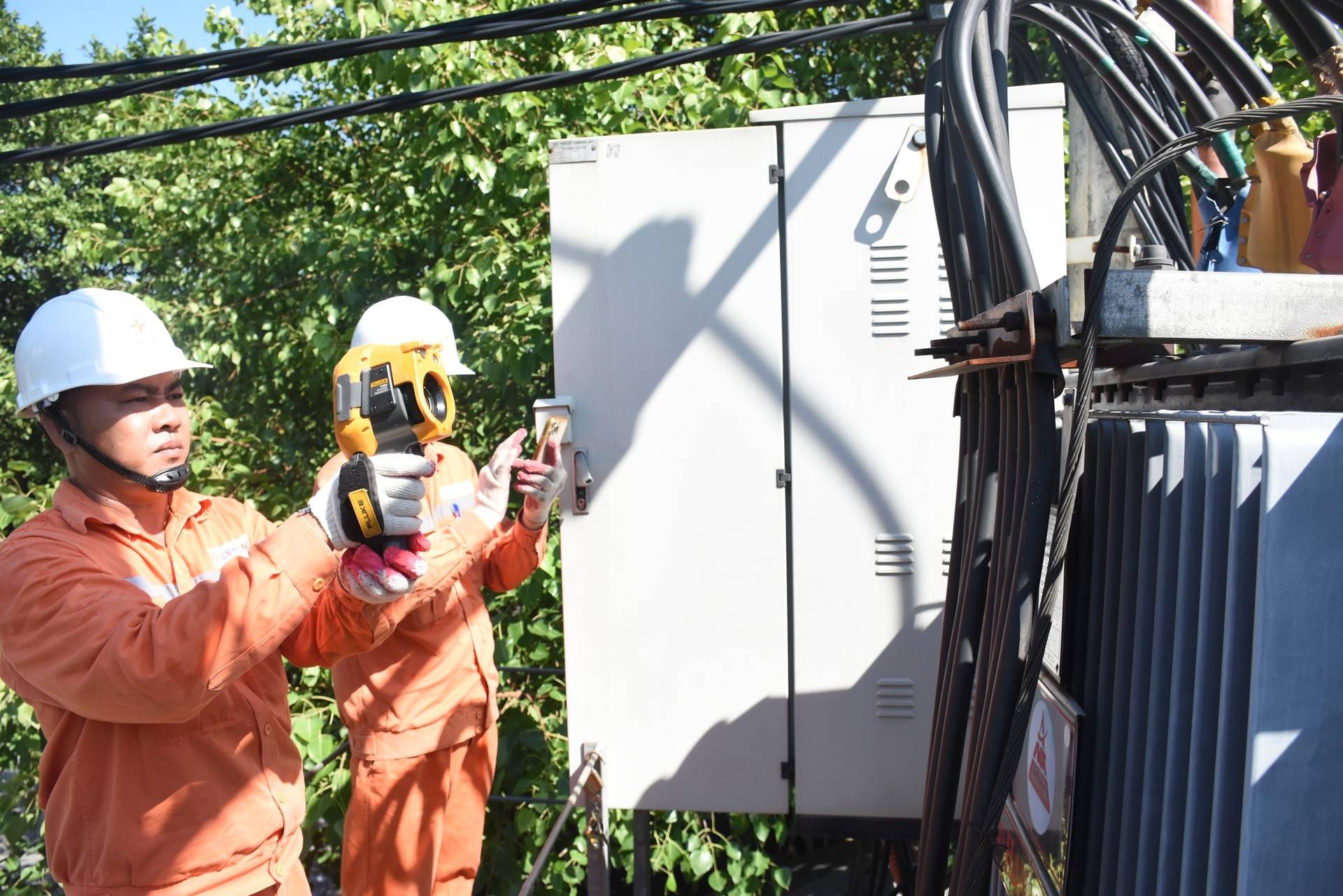 Điện tiêu thụ lập đỉnh sớm, lần đầu vượt mốc 1 tỷ kWh ngay từ cuối tháng 3