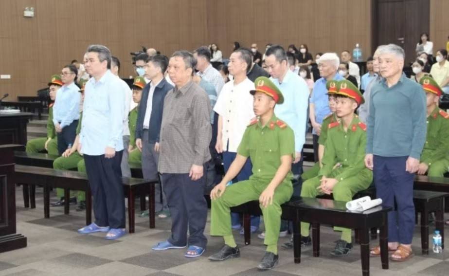 Việc nhiều bị cáo là người có chức vụ, quyền hạn, trình độ chuyên môn nhưng vẫn phạm tội vì vụ lợi được cho là làm ảnh hưởng nghiêm trọng tới hoạt động đúng đắn của cơ quan nhà nước và làm giảm lòng tin của nhân dân.