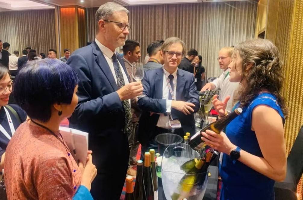 Theo Đại sứ Pháp tại Việt Nam Olivier Brochet, Pháp tự hào sở hữu một di sản rượu vang đặc sắc, được công nhận trên toàn thế giới về sự đa dạng của các vùng miền và chuyên môn của các nhà sản xuất. 