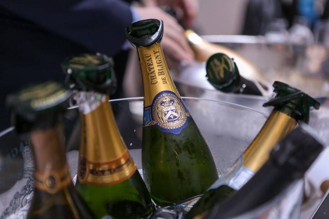 Nhờ vào uy tín về chất lượng từ lâu đời, đến nay, Pháp vẫn là nước dẫn đầu trong số các nước xuất khẩu rượu vang tại Việt Nam.