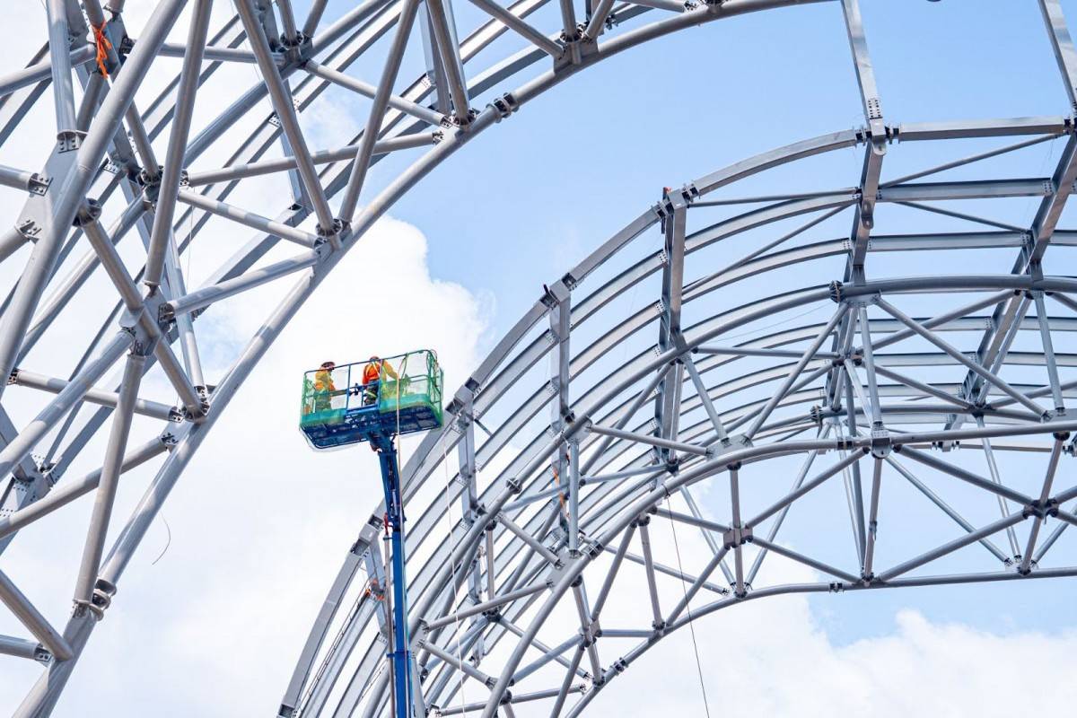 Quy mô “khổng lồ” của hệ thép mái Trung tâm Hội nghị và Triển lãm APEC.