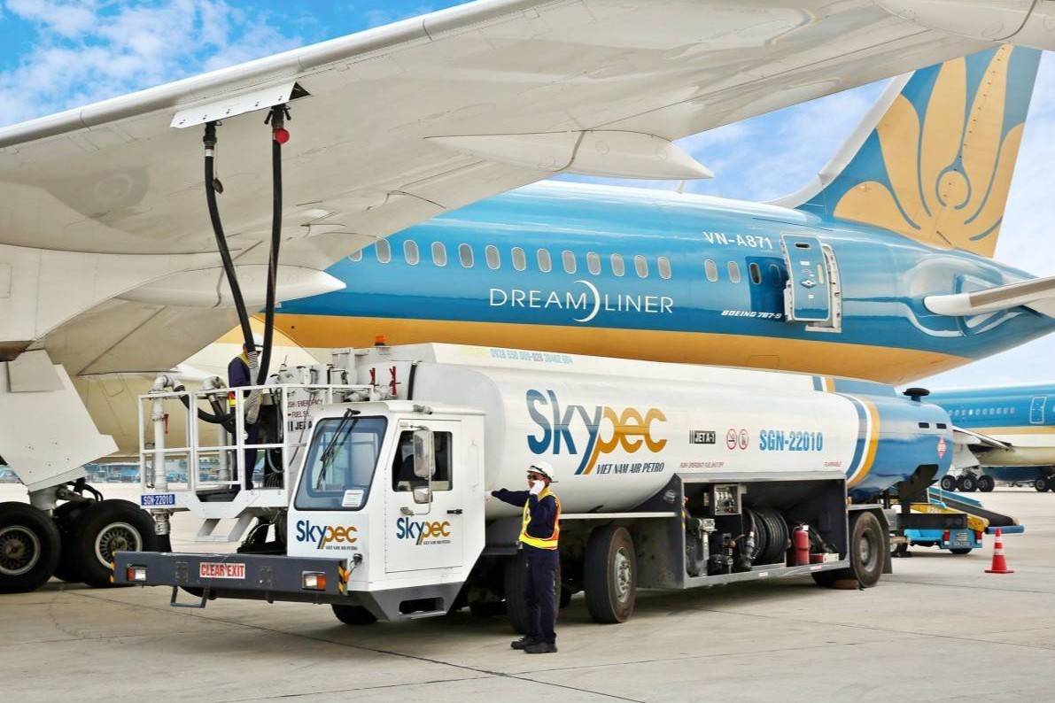 Xem xét phụ thu nhiên liệu hàng không: Bộ Xây dựng yêu cầu làm rõ cơ sở pháp lý và tác động