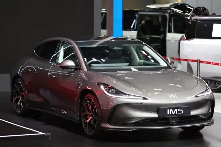 MG IM5 ra mắt Đông Nam Á: Sedan điện tầm xa 860 km, sạc nhanh 18 phút, cạnh tranh Toyota Camry