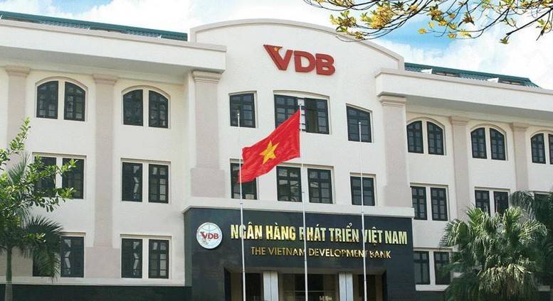 Ngân hàng Phát triển Việt Nam sẽ yêu cầu bên được bảo lãnh ký hợp đồng nhận nợ vay bắt buộc. Từ thời điểm ký kết, doanh nghiệp chính thức trở thành bên nhận nợ vay bắt buộc tại ngân hàng này.