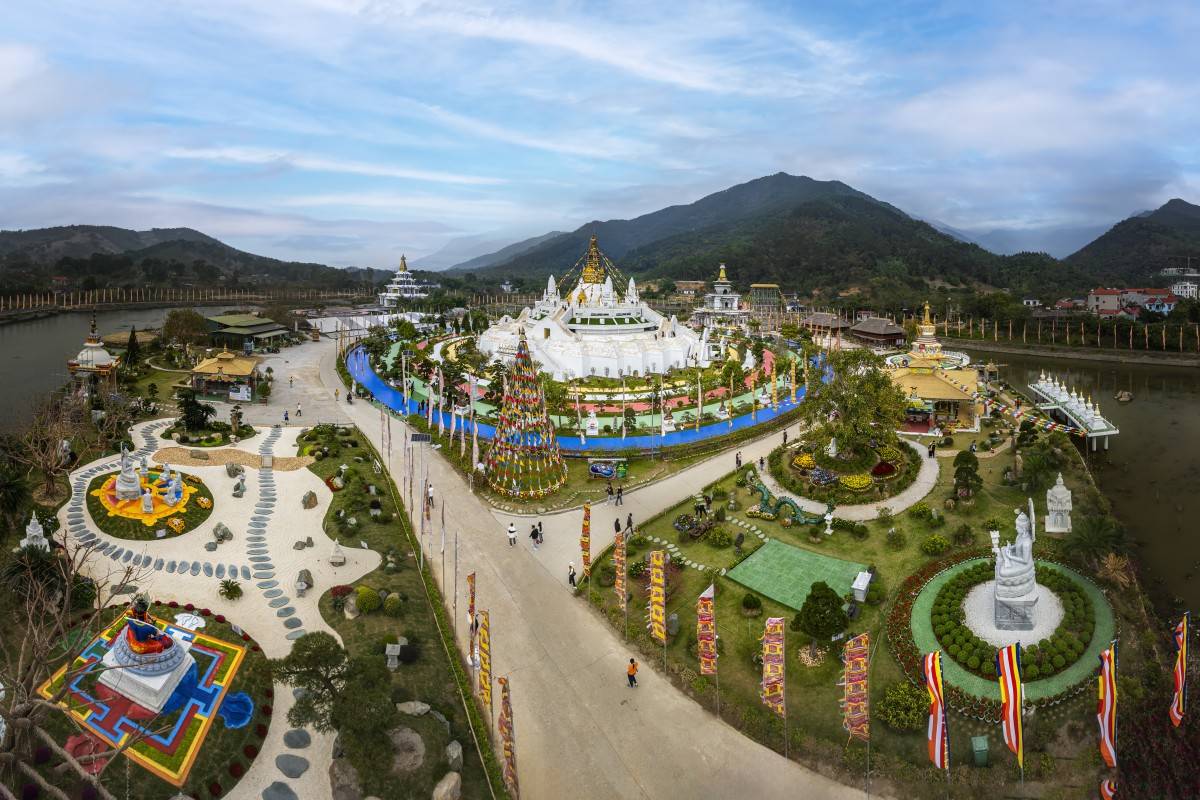 Đức Gyalwang Drukpa thỉnh chuông cầu nguyện hòa bình, khai đàn Pháp hội Đại Bi Quan Âm 2026