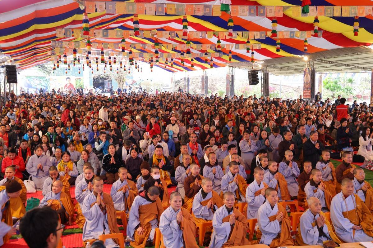 Đức Gyalwang Drukpa thỉnh chuông cầu nguyện hòa bình, khai đàn Pháp hội Đại Bi Quan Âm 2026