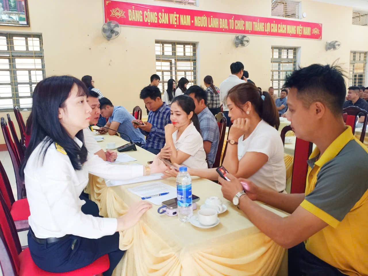 Chuyển đổi số trong quản lý thuế: Gần 100 hộ kinh doanh xã Mỏ Vàng được tập huấn chính sách mới