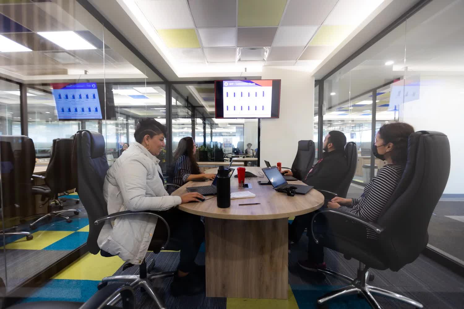 Cơ chế lương đặc thù cho Trung tâm tài chính quốc tế: Tăng ưu đãi để hút nhân lực chất lượng cao