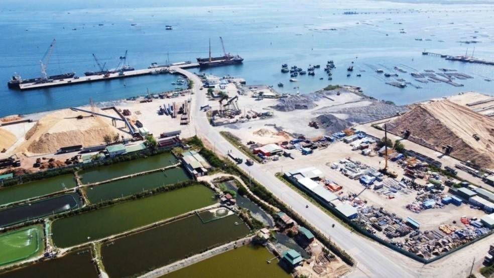 Khu vực quy hoạch xây dựng dự án Kho xăng dầu và nhiên liệu bay Ba Ngòi tại phường Cam Linh, Cam Ranh, Khánh Hòa. Dự án có tổng mức đầu tư hơn 150 tỉ đồng, quy mô công suất kho khoảng 15.000m³, cung ứng nhiên liệu hàng không cho sân bay Cam Ranh và khu vực Nam Trung Bộ.