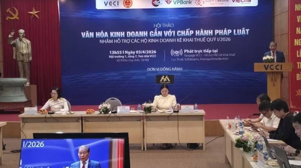 Phó Chủ tịch Liên đoàn Thương mại và Công nghiệp Việt Nam Hoàng Quang Phòng phát biểu tại hội thảo (Ảnh: https://nhandan.vn).