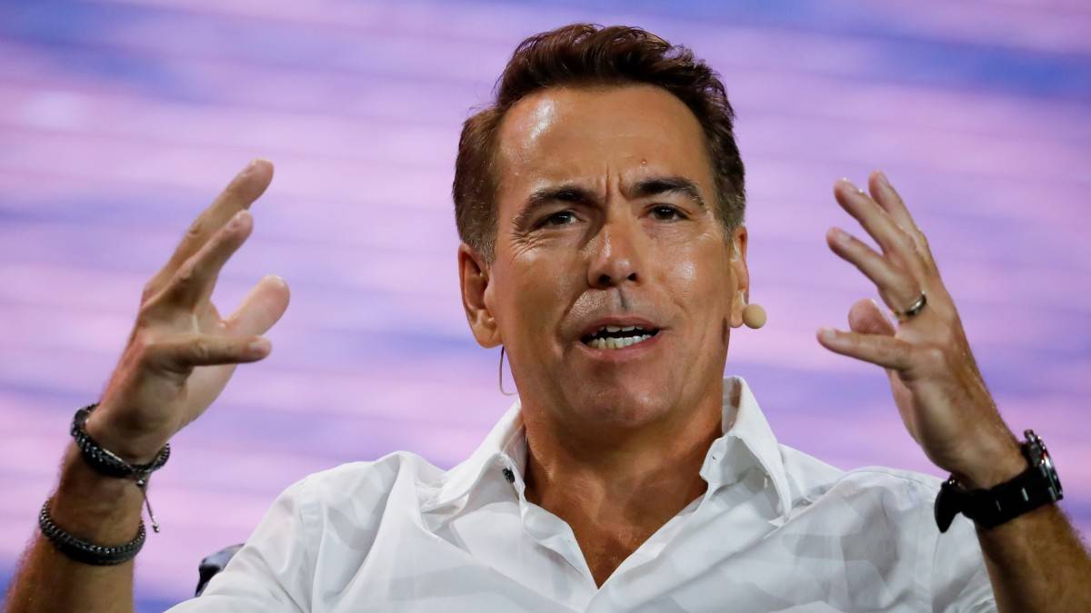 Orlando Bravo là nhà sáng lập và đối tác điều hành của Thoma Bravo, một công ty đầu tư vốn tư nhân hàng đầu tập trung vào các doanh nghiệp phần mềm và công nghệ.