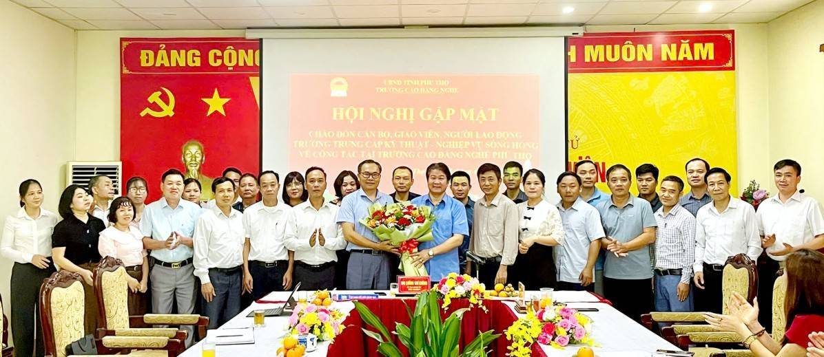 Sáp nhập Trường Sông Hồng: 29 cán bộ chính thức về đơn vị mới