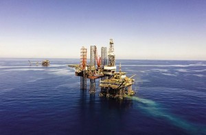 OPEC+ tăng hạn ngạch từ tháng 5, song dầu mỏ vẫn mắc kẹt vì Hormuz