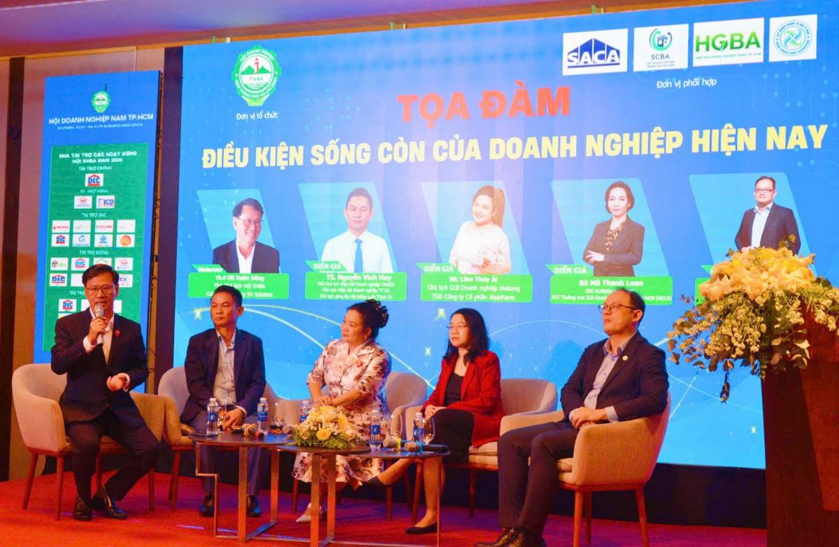 chương trình tiếp tục với tọa đàm chuyên đề “Điều kiện sống còn của doanh nghiệp hiện nay”,