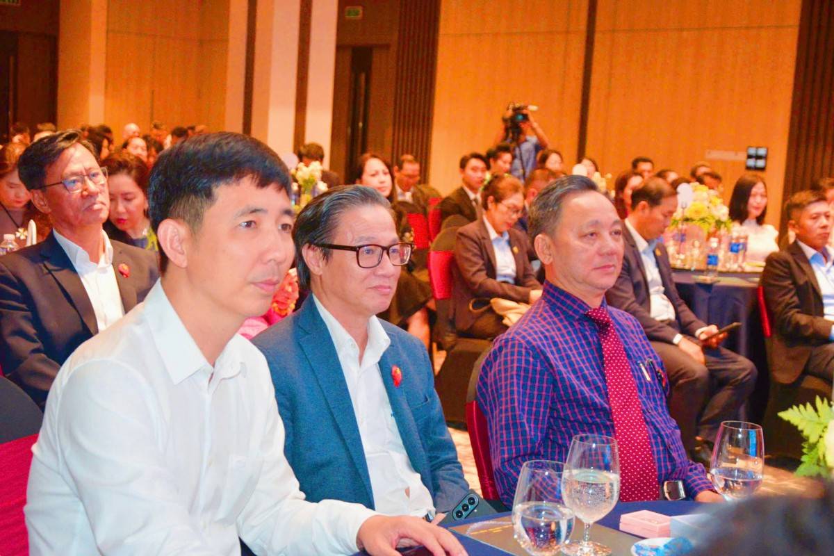 Đại biểu và khách mời tham dự sự kiên