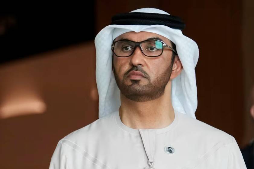  Tiến sĩ Sultan Ahmed Al Jaber là một chính trị gia, doanh nhân và nhà lãnh đạo cấp cao, nổi bật với vai trò Bộ trưởng Bộ Công nghiệp và Công nghệ tiên tiến của Các Tiểu vương quốc Ả Rập Thống nhất (UAE).