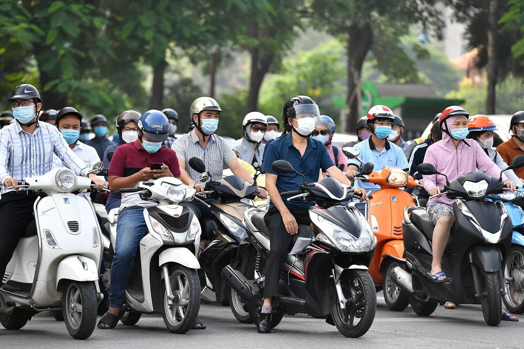Hà Nội chưa cấm xe máy xăng toàn Vành đai 1: Thí điểm theo vùng, có lộ trình
