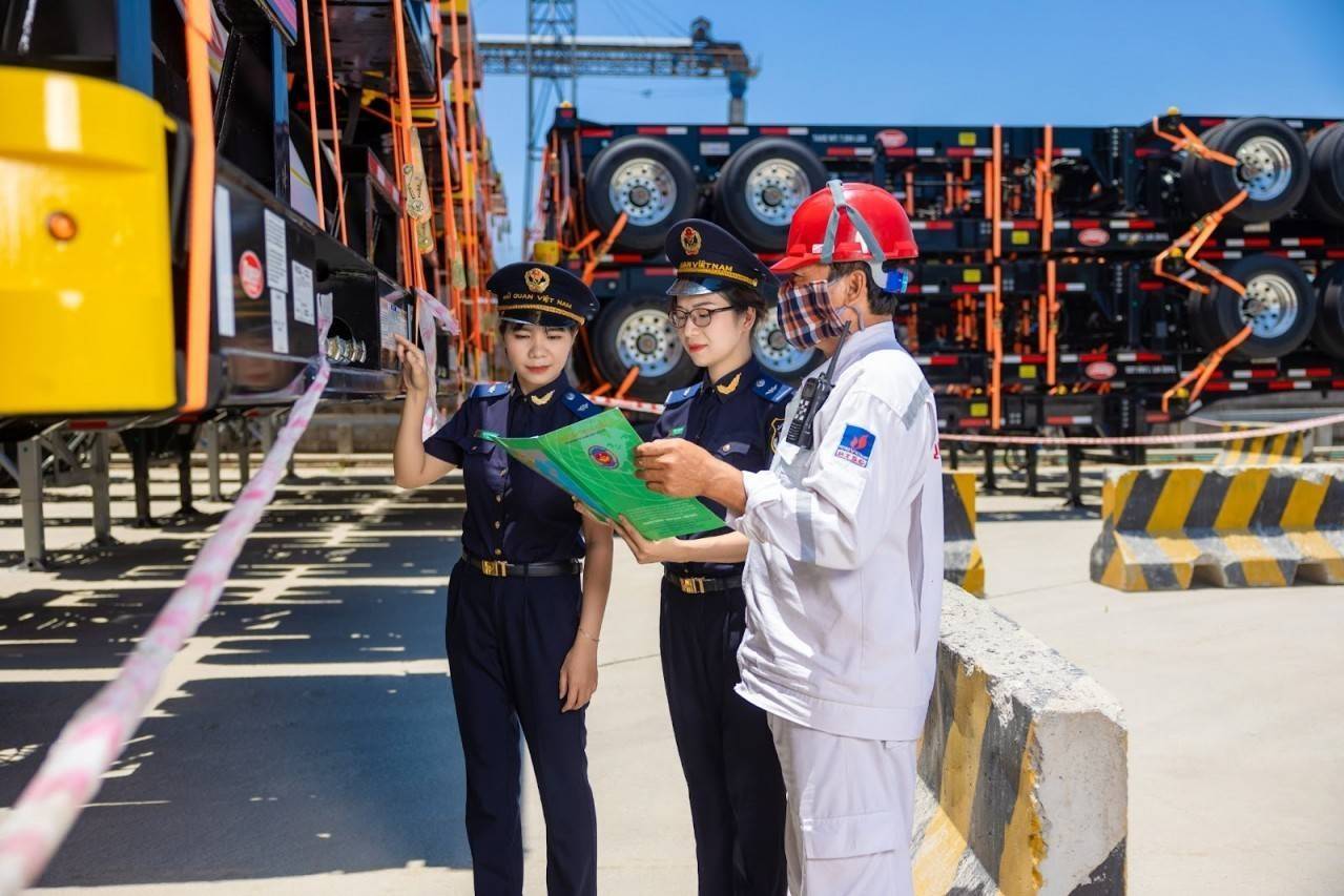 Đề xuất “nới” kiểm tra xe nhập khẩu: Cho phép miễn tạm thời để giảm ùn ứ tại cảng