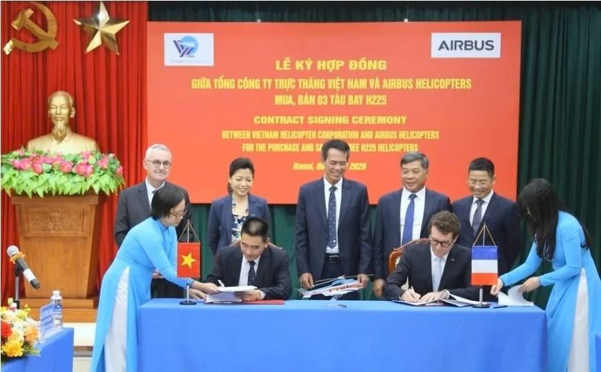 Lễ ký hợp đồng mua mới 3 trực thăng hiện đại H225 giữa Tổng Công ty Trực thăng Việt Nam (Binh đoàn 18, Bộ Quốc phòng) và Airbus Helicopters.