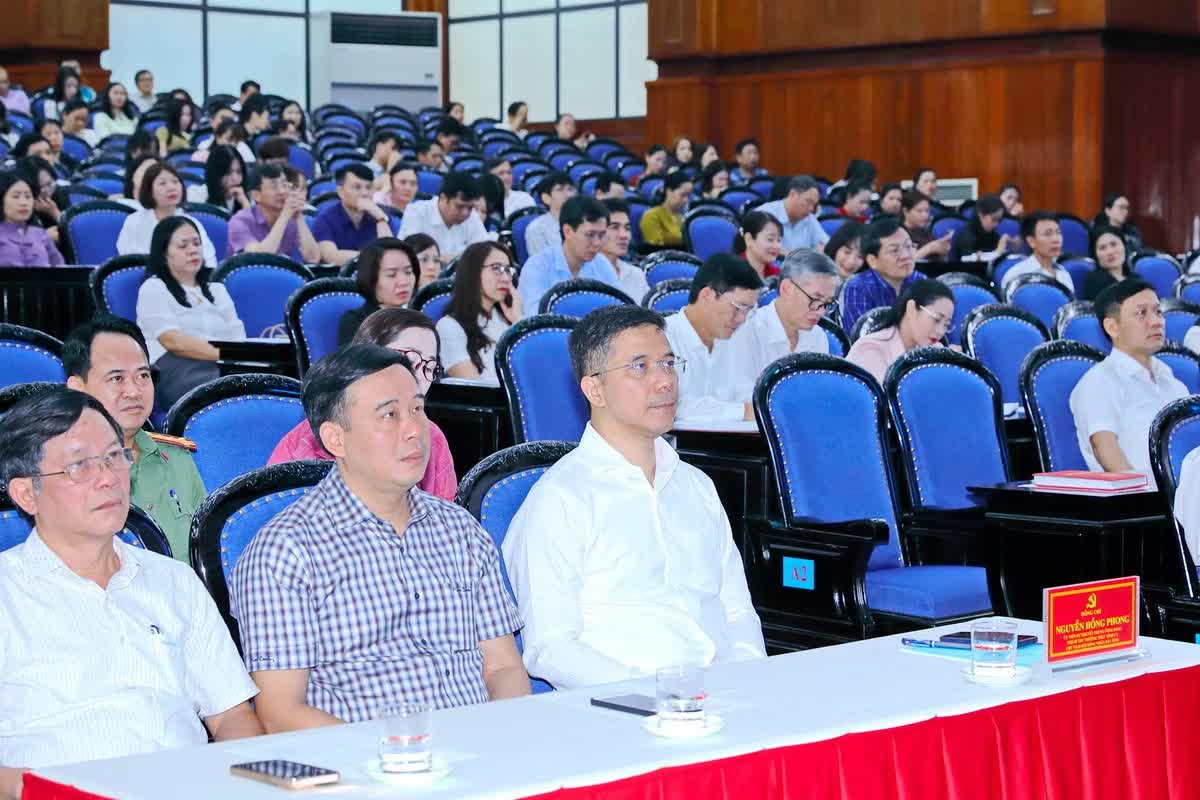 Thanh Hóa: Hàng trăm Phóng viên báo chí Trung ương và địa phương tham gia Hội nghị quán triệt và triển khai Nghị quyết Đại hội XIV của Đảng