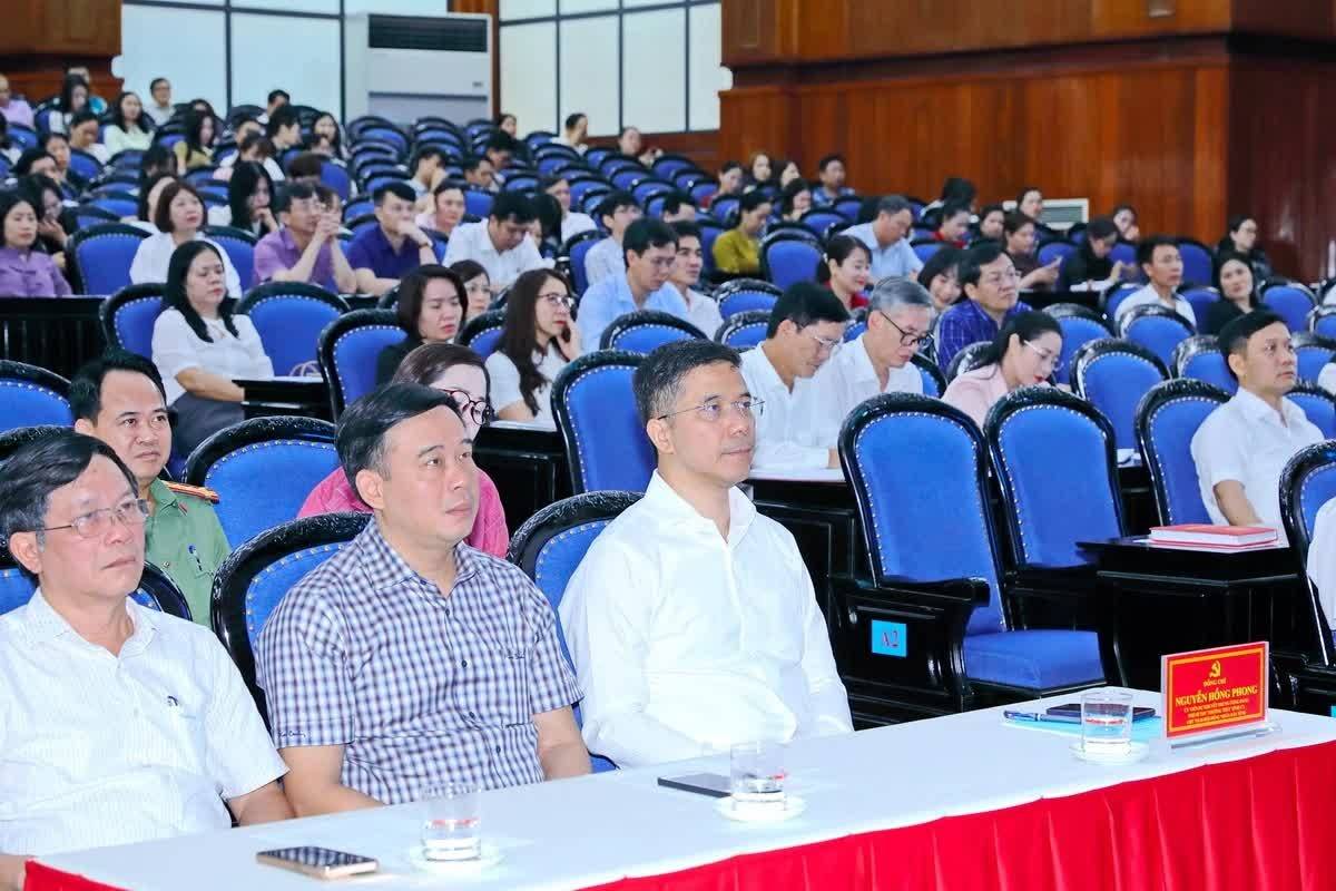 Thanh Hóa: Hàng trăm Phóng viên báo chí Trung ương và địa phương tham gia Hội nghị quán triệt và triển khai Nghị quyết Đại hội XIV của Đảng