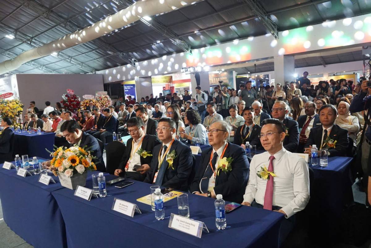 Quang cảnh Lễ khai mạc. (Ảnh : Uyển Nhi)