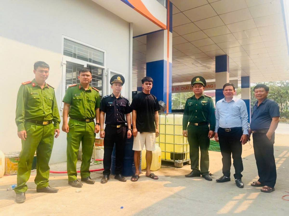 Hải quan siết kiểm soát biên giới, ngăn chặn buôn lậu xăng dầu và hàng cấm