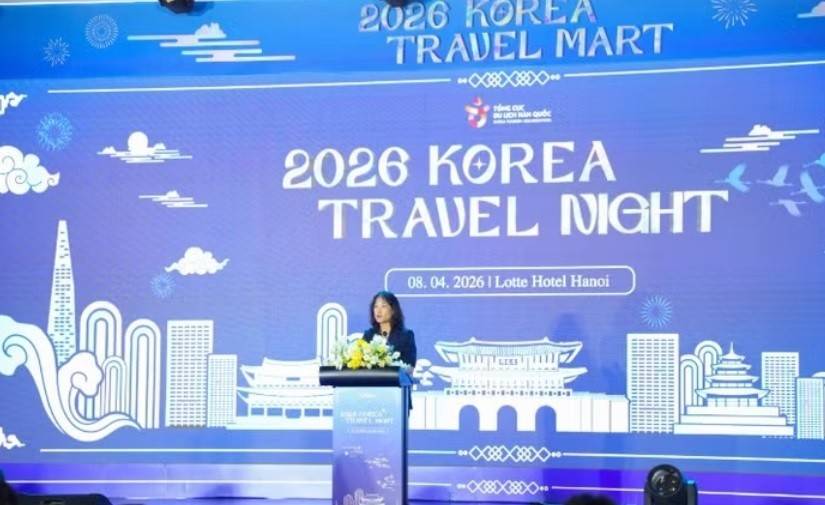 Bà Park Eun Jung - Trưởng Đại diện KTO tại Việt Nam phát biểu tại sự kiện Korea Travel Mart 2026.