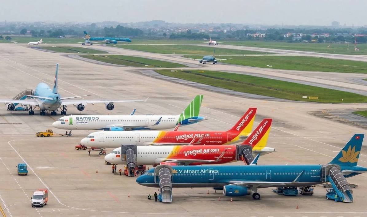 Giá vé máy bay tăng mạnh do áp lực nhiên liệu và tỷ giá toàn cầu