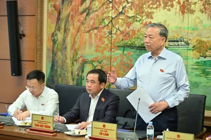 Điều kiện then chốt nào để Hà Nội giảm áp lực nội đô?