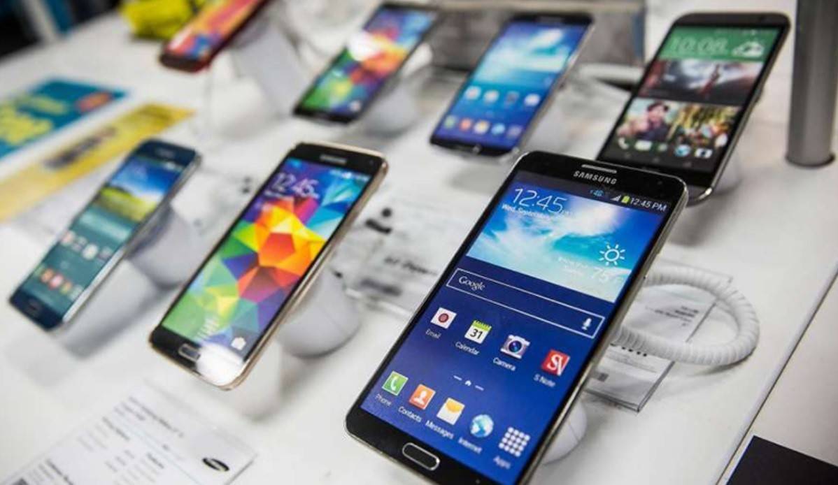 Từ ngày 15/4, người dùng khi thay đổi thiết bị di động sẽ phải xác thực lại bằng sinh trắc học khuôn mặt. Nếu không thực hiện đúng thời hạn, thuê bao có thể bị tạm dừng dịch vụ, thậm chí bị khóa hai chiều (ảnh minh hoạ).