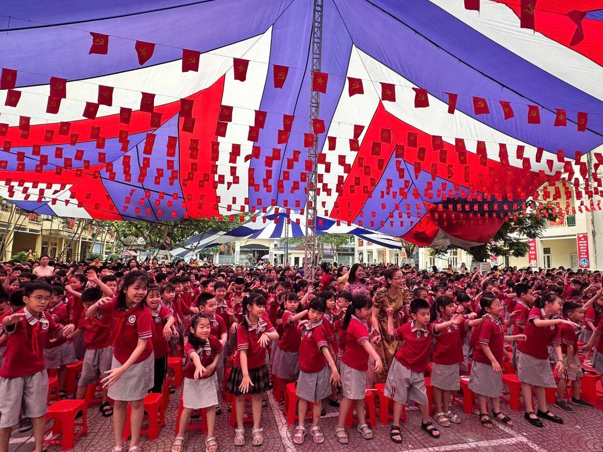 Lan tỏa kỹ năng sinh tồn từ làn nước xanh: TP Hải Phòng đưa dạy bơi an toàn vào trường học