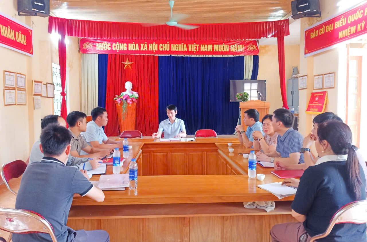 Đoàn giám sát đã kiểm tra thực tế tại Chi bộ thôn Khe Hóp,