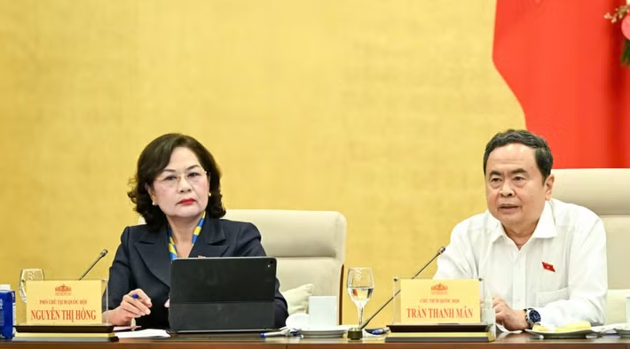 Ủy ban Thường vụ Quốc hội thống nhất trình phương án thuế 0 đồng với xăng dầu