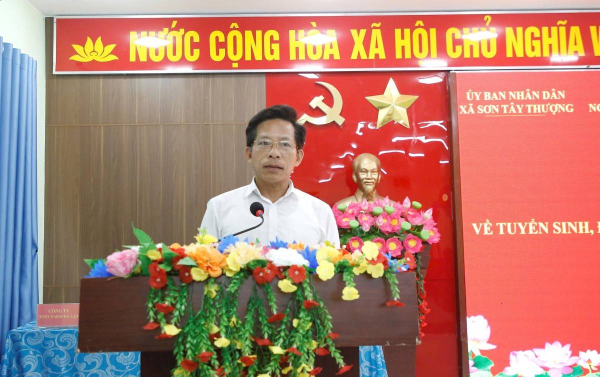 Ông Vũ Xuân Phong – Phó Hiệu trưởng nhà trường – phát biểu về định hướng đào tạo sát thực tiễn và sự phối hợp bền vững giữa nhà trường, doanh nghiệp và địa phương.