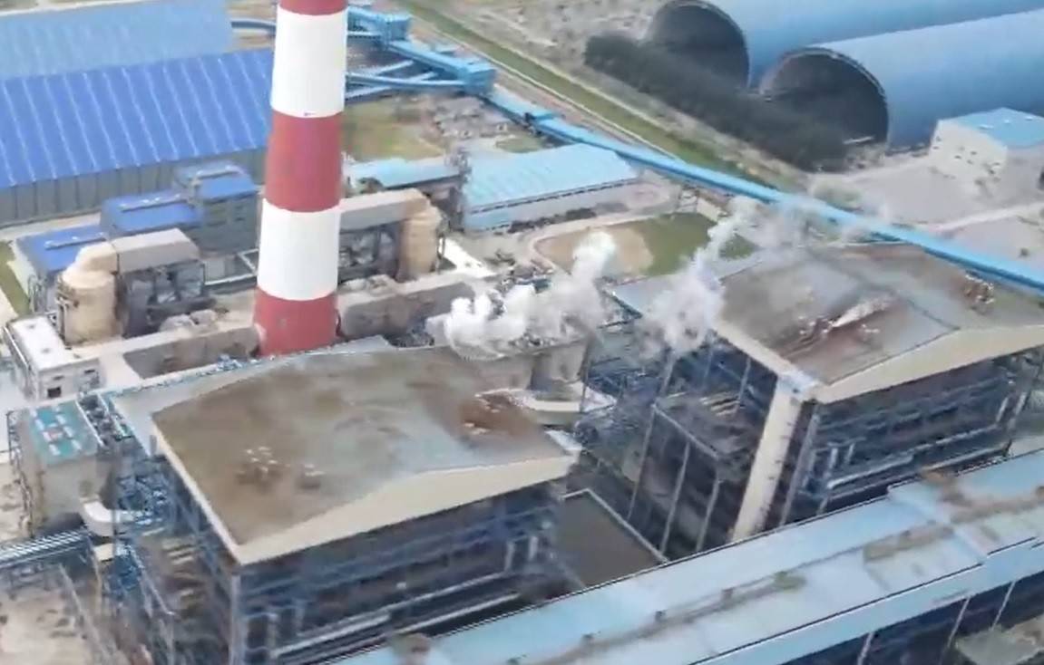 Một trạm quan trắc bị “làm đẹp” số liệu đồng nghĩa với việc cơ quan quản lý có thể không kịp phát hiện nguồn xả thải nguy hiểm; người dân sống quanh khu công nghiệp có thể tiếp tục hít, tiếp xúc, sử dụng nguồn nước trong khi tin rằng mọi thứ đang ở mức an toàn.