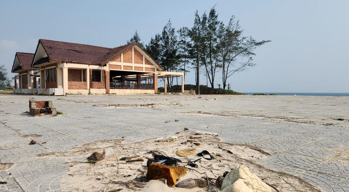 Quảng Trị: Công trình bãi tắm đóng cửa lãng phí, xuống cấp giữa mùa du lịch biển