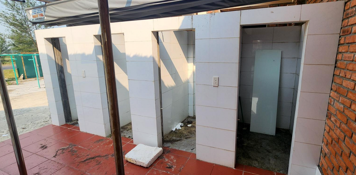 Quảng Trị: Công trình bãi tắm đóng cửa lãng phí, xuống cấp giữa mùa du lịch biển