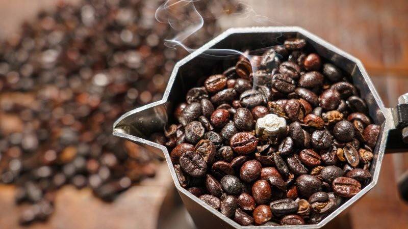 Giá cà phê hôm nay phục hồi nhẹ tại Tây Nguyên, trong khi arabica tăng mạnh trên thị trường thế giới nhờ đồng Real Brazil lên giá.